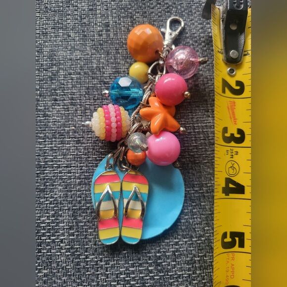 BEACHY & COLORFUL KEYCHAIN - Picture 1 of 3